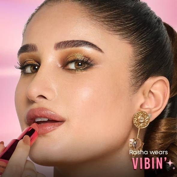 Nykaa Ultra Silk Hydrating Satin Serum Creme Glitter Lipstick with Hyaluronic Acid