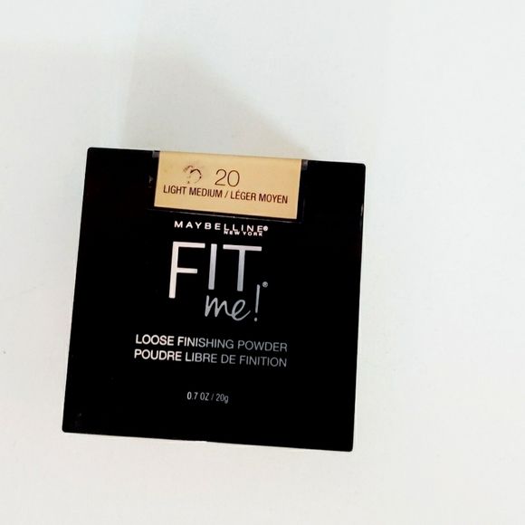 Maybelline New York Fit Me Loose Finishing Powder, Silky and Lightweight, Natural-looking beautiful skin, Quick blendable skin-friendly flawless makeup Loose Powder - Medium|20 grams