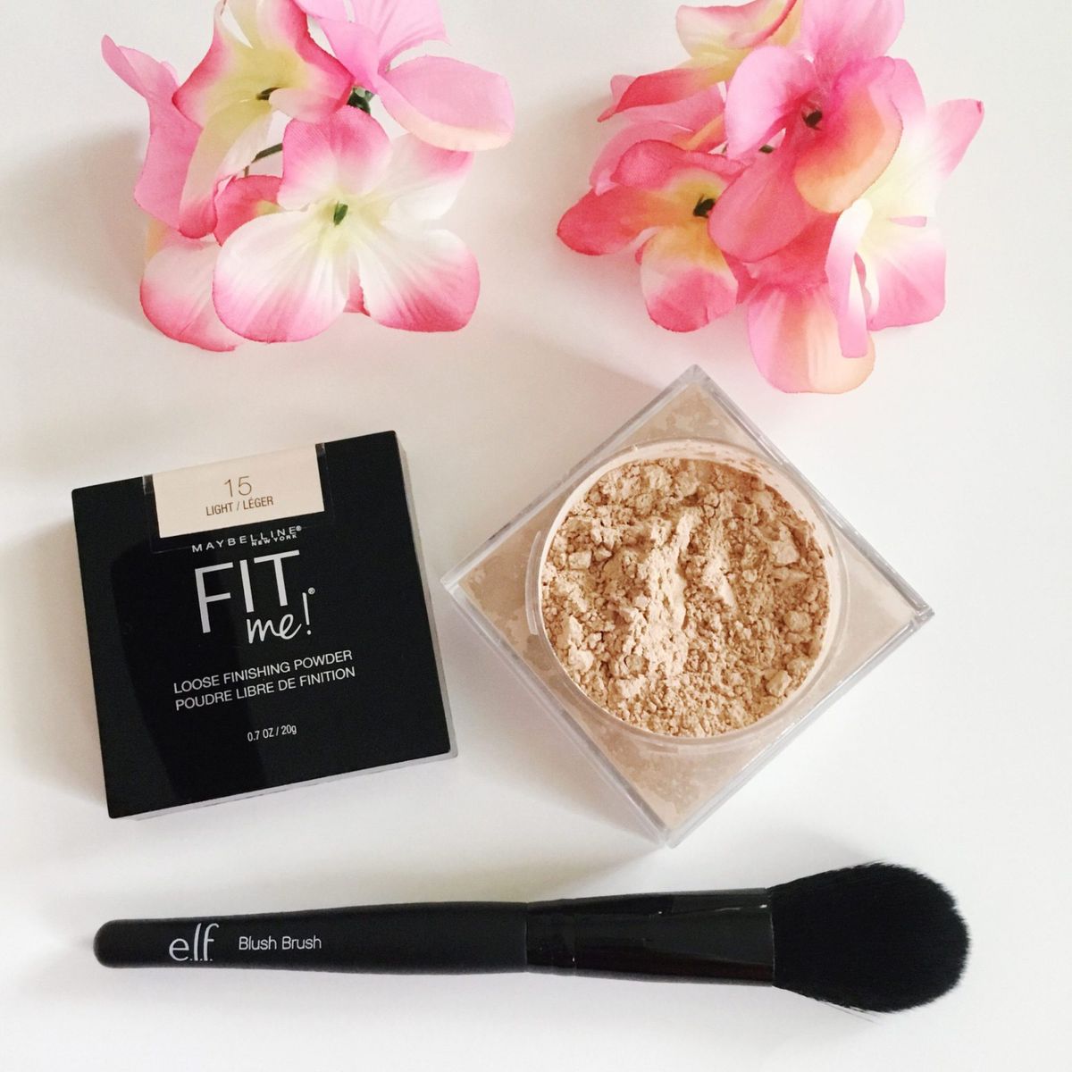 Maybelline New York Fit Me Loose Finishing Powder, Silky and Lightweight, Natural-looking beautiful skin, Quick blendable skin-friendly flawless makeup Loose Powder - Medium|20 grams